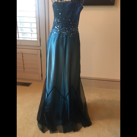 Prom/Debutante Dress - Picture 2 of 6
